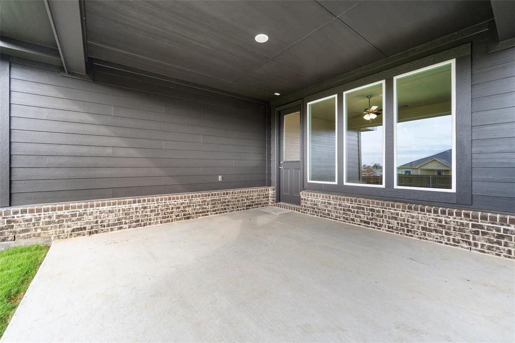 3508 Columbus Street Gainesville, TX 76240 - Photo 33 of 38 a view of an empty room with a window
