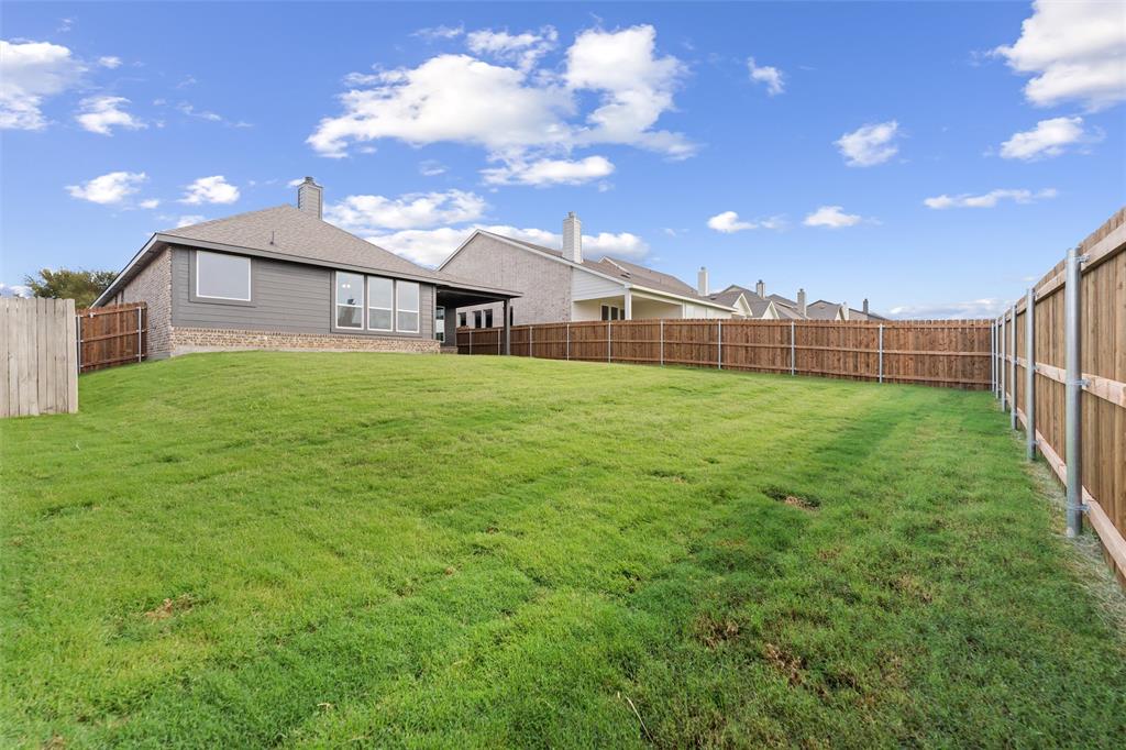 3508 Columbus Street Gainesville, TX 76240 - Photo 35 of 38 a house view with garden space