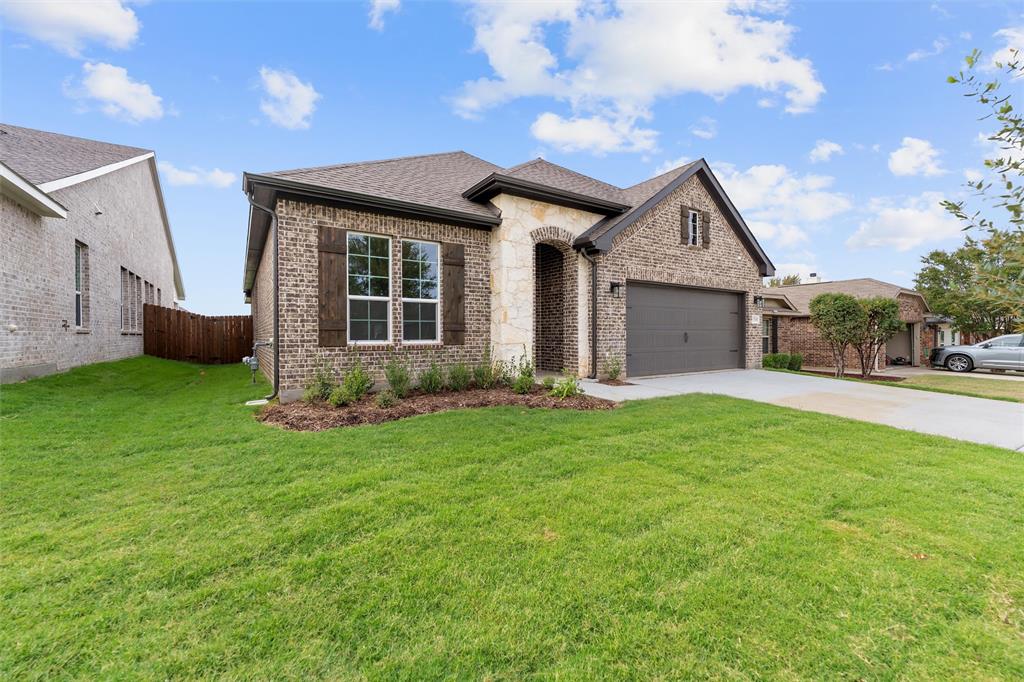 3508 Columbus Street Gainesville, TX 76240 - Photo 4 of 38 a view of a house with backyard and garden