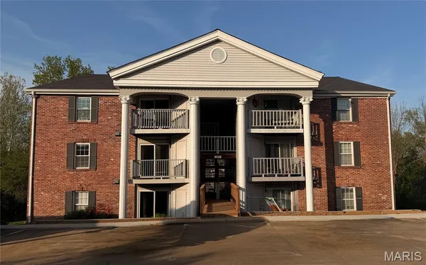 $149,900 | 7409 Triwoods Drive, Unit I, St. Louis, MO 63119