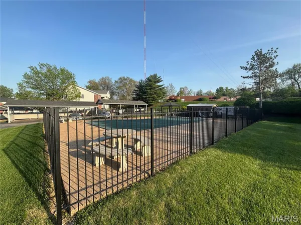 $149,900 | 7409 Triwoods Drive, Unit I, St. Louis, MO 63119
