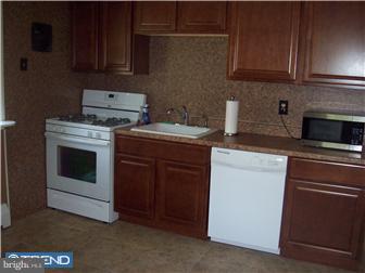 639 Wises Mill Road Philadelphia, PA 19128 - Photo 2 of 11 Kitchen