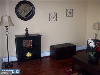 639 Wises Mill Road Philadelphia, PA 19128 - Photo 11 of 11 Living Room