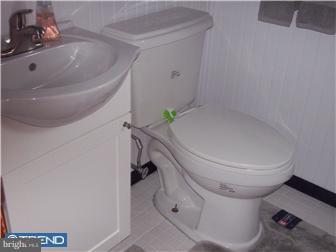 639 Wises Mill Road Philadelphia, PA 19128 - Photo 5 of 11 Bathroom