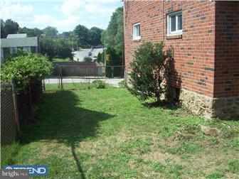 639 Wises Mill Road Philadelphia, PA 19128 - Photo 7 of 11 Exterior Back