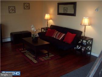 639 Wises Mill Road Philadelphia, PA 19128 - Photo 9 of 11 Living Room
