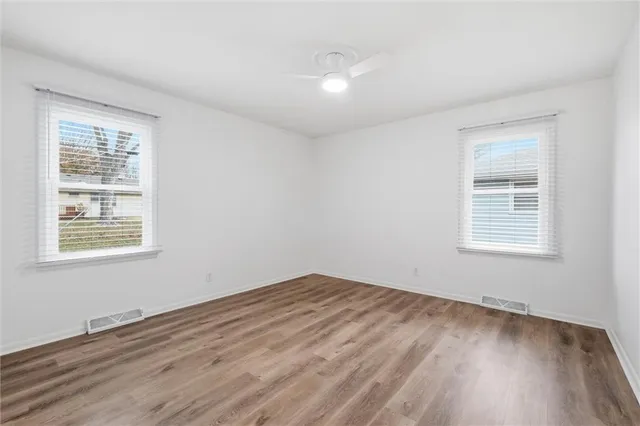 $2,385 | 8631 North Charlotte Street, Kansas City, MO 64155