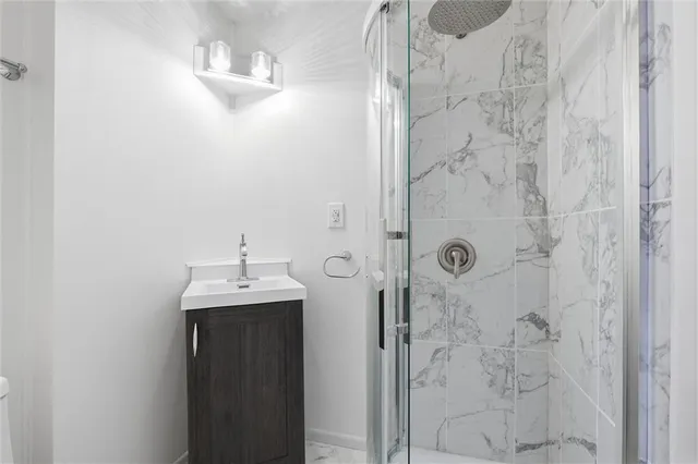 $2,385 | 8631 North Charlotte Street, Kansas City, MO 64155