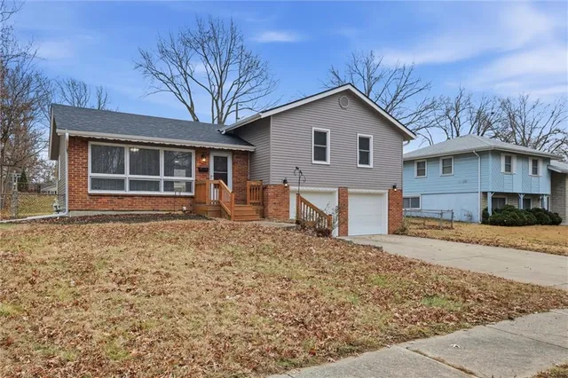 $2,385 | 8631 North Charlotte Street, Kansas City, MO 64155