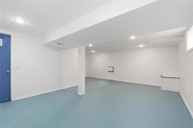 $2,385 | 8631 North Charlotte Street, Kansas City, MO 64155