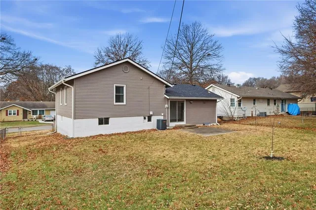 $2,385 | 8631 North Charlotte Street, Kansas City, MO 64155