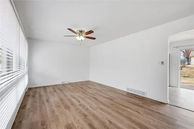 $2,385 | 8631 North Charlotte Street, Kansas City, MO 64155