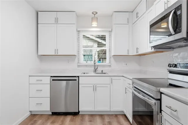 $2,385 | 8631 North Charlotte Street, Kansas City, MO 64155