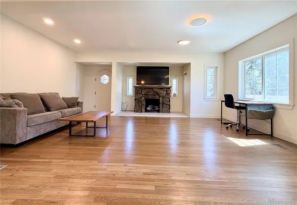 $4,200 | 557 South University Boulevard, Denver, CO 80209