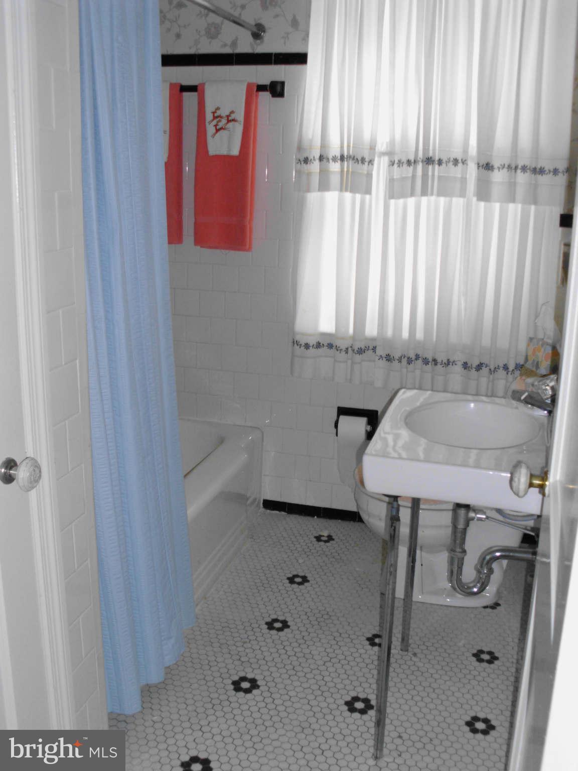 1873 Edgewood Road Baltimore, MD 21286 - Photo 15 of 24 Bath