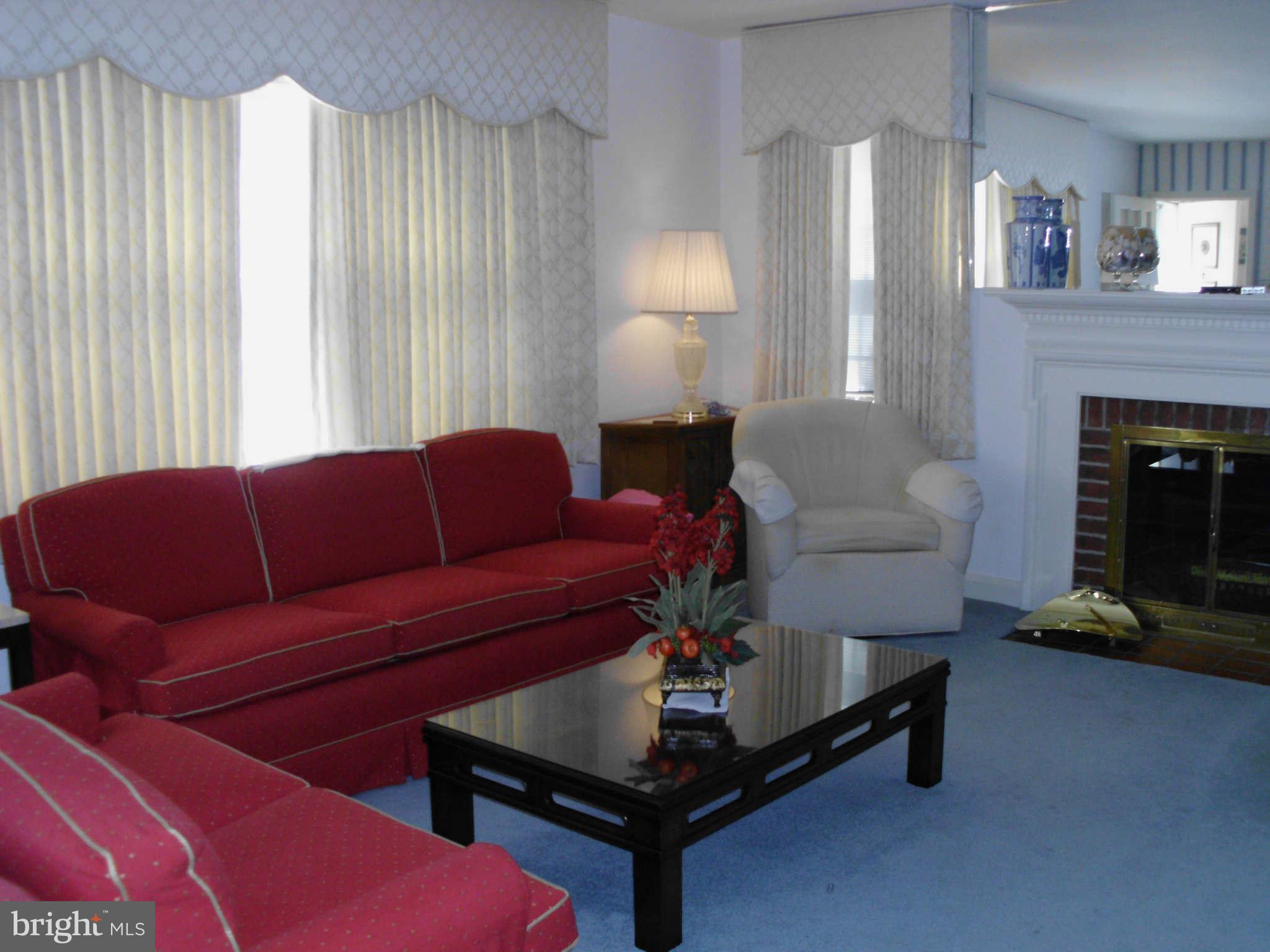 1873 Edgewood Road Baltimore, MD 21286 - Photo 3 of 24 Living Room
