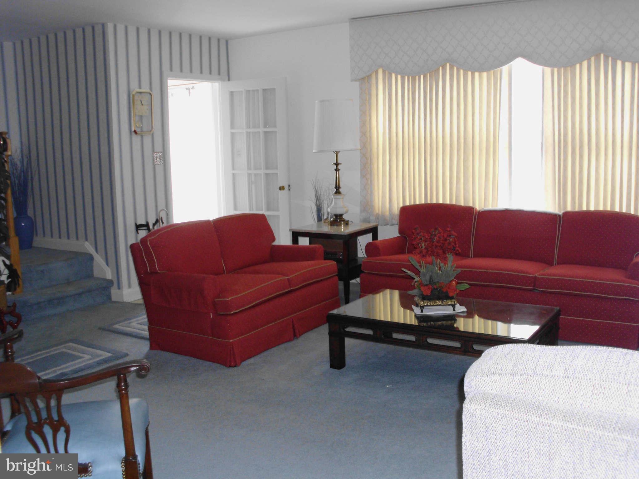 1873 Edgewood Road Baltimore, MD 21286 - Photo 4 of 24 Living Room