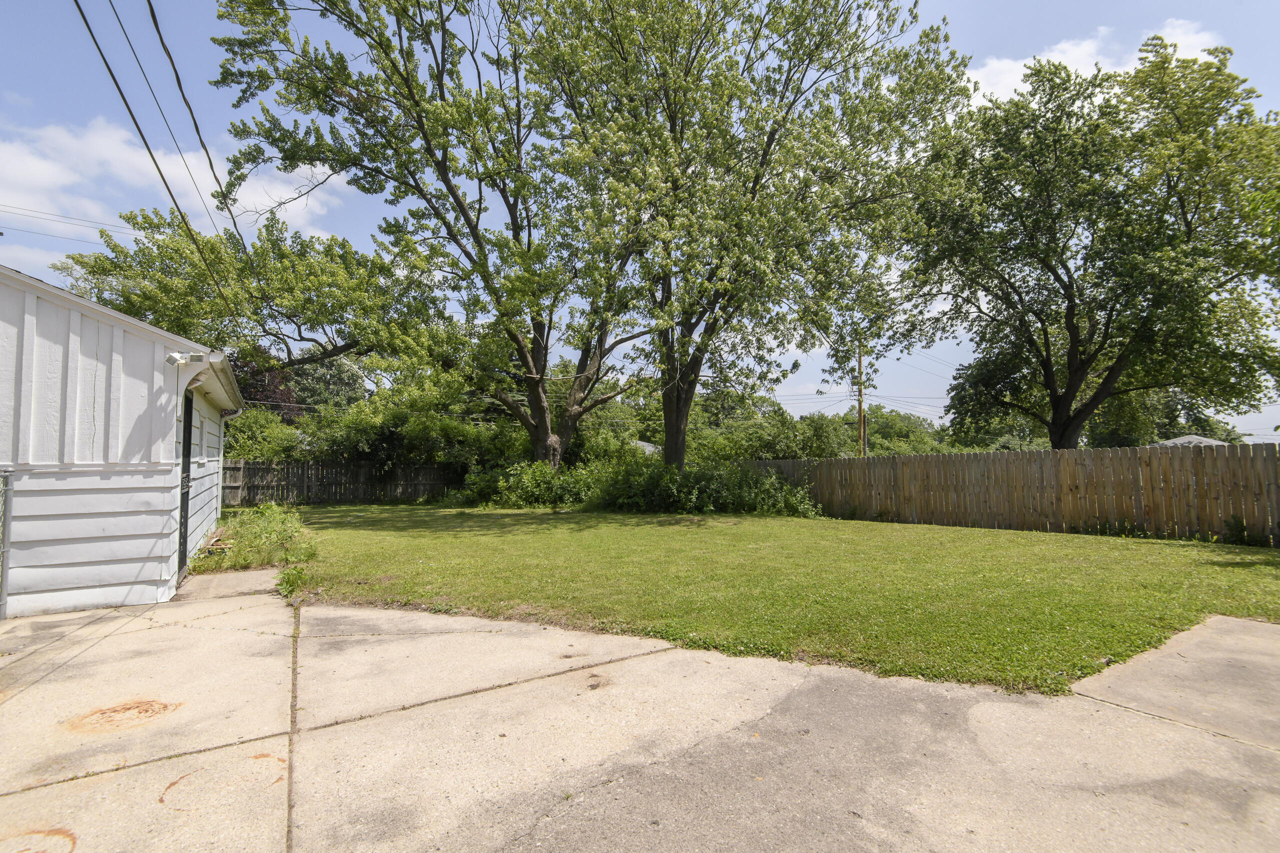 7016 North 86th Street Milwaukee, WI 53224 - Photo 25 of 40 Patio and yard