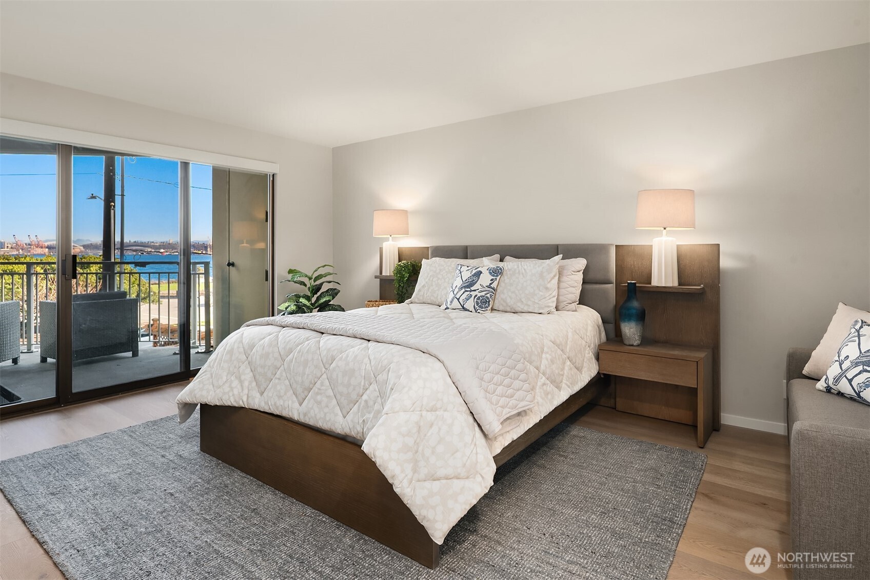 1111 Harbor Avenue Southwest, Unit 200 Seattle, WA 98116 - Photo 16 of 32 a large bed sitting in a bedroom next to a lamp