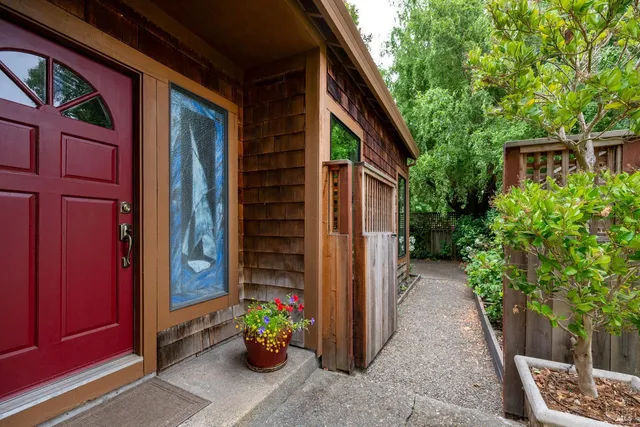 a view of a pathway with a house