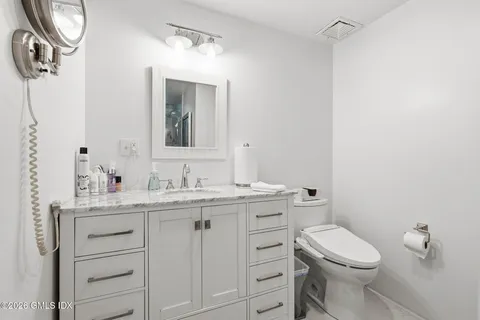 $3,200,000 | 64 Wallacks Drive, Stamford, CT 06902