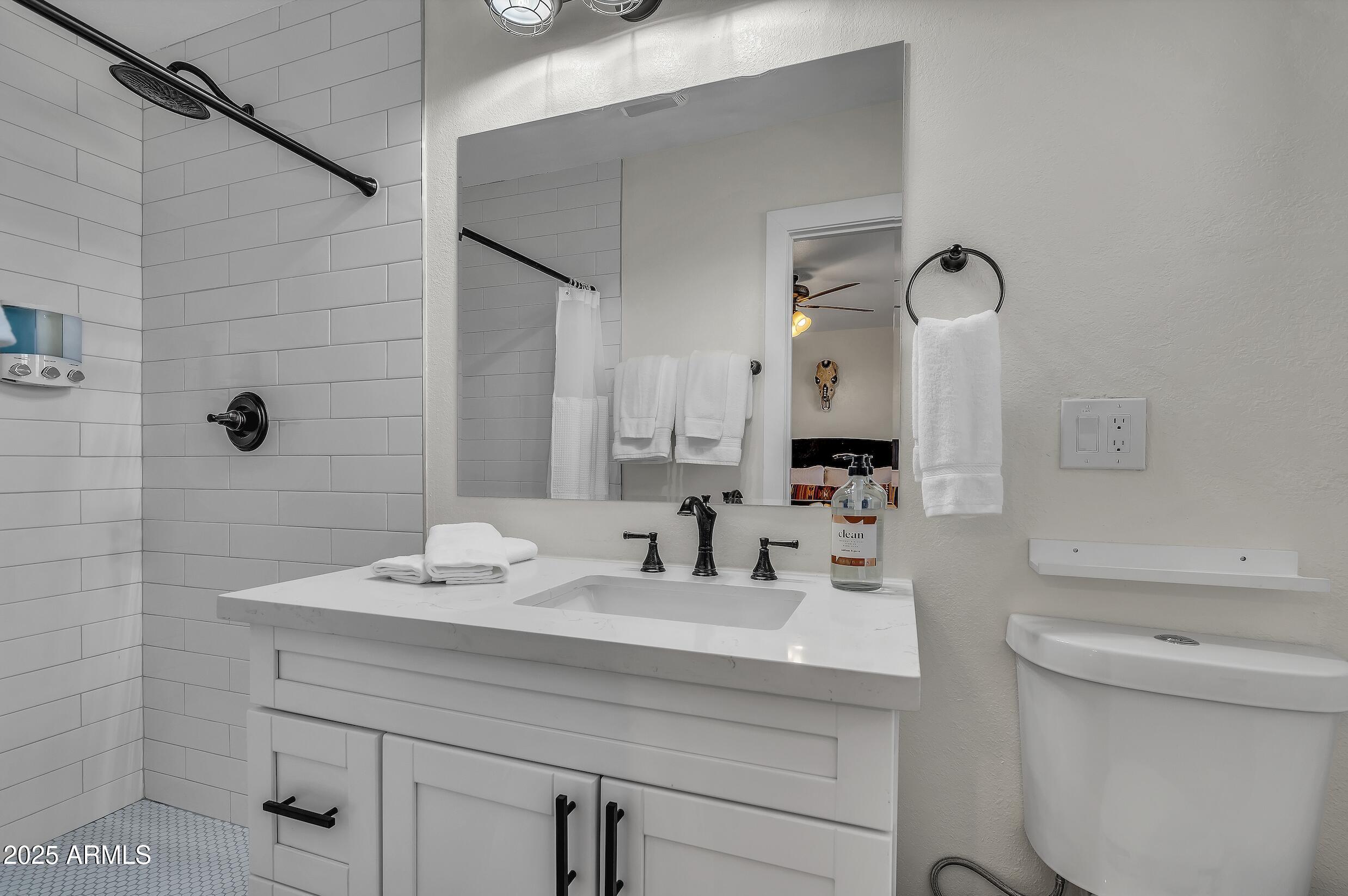 1207 West 15th Street Tempe, AZ 85281 - Photo 11 of 19 Primary Bath