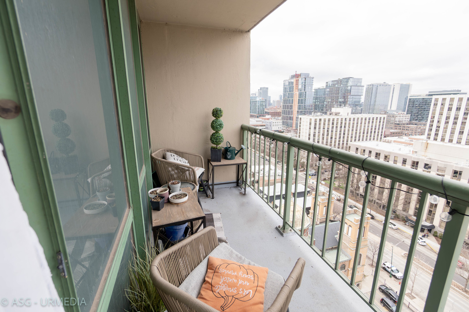 111 West Maple Street, Unit 1211 Chicago, IL 60610 - Photo 12 of 14 a view of balcony with furniture