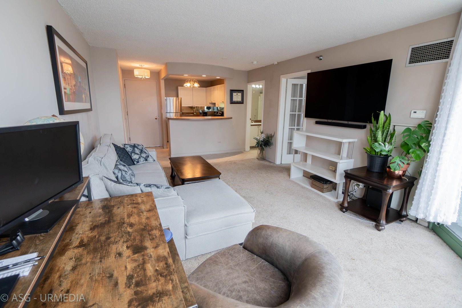 111 West Maple Street, Unit 1211 Chicago, IL 60610 - Photo 6 of 14 a living room with furniture and a flat screen tv