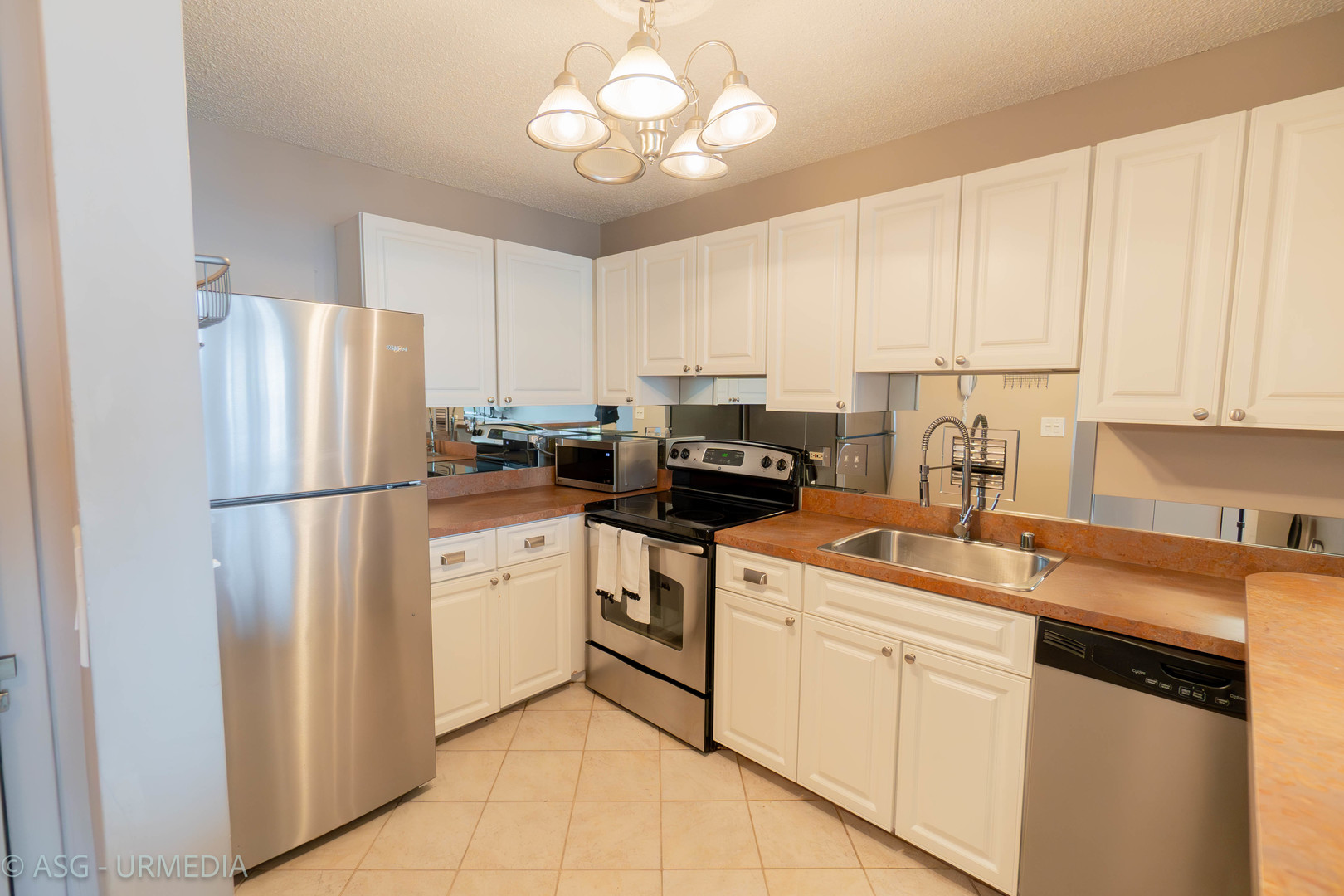 111 West Maple Street, Unit 1211 Chicago, IL 60610 - Photo 7 of 14 a kitchen with appliances a sink and cabinets