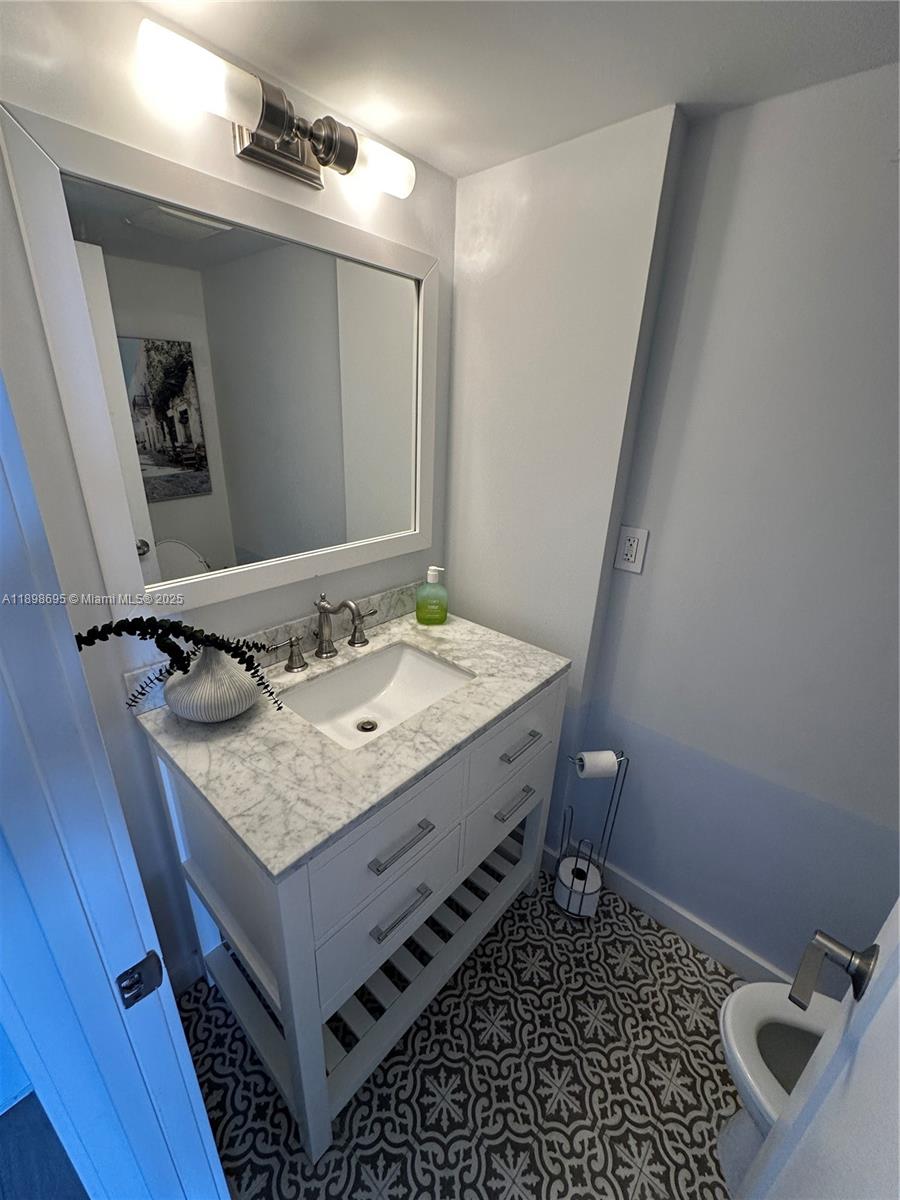 555 Northeast 15th Street, Unit 23B Miami, FL 33132 - Photo 19 of 32 a bathroom with a sink a vanity and a mirror