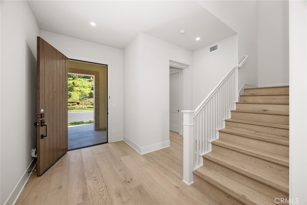 237 Pinnacle Irvine, CA 92602 - Photo 4 of 60