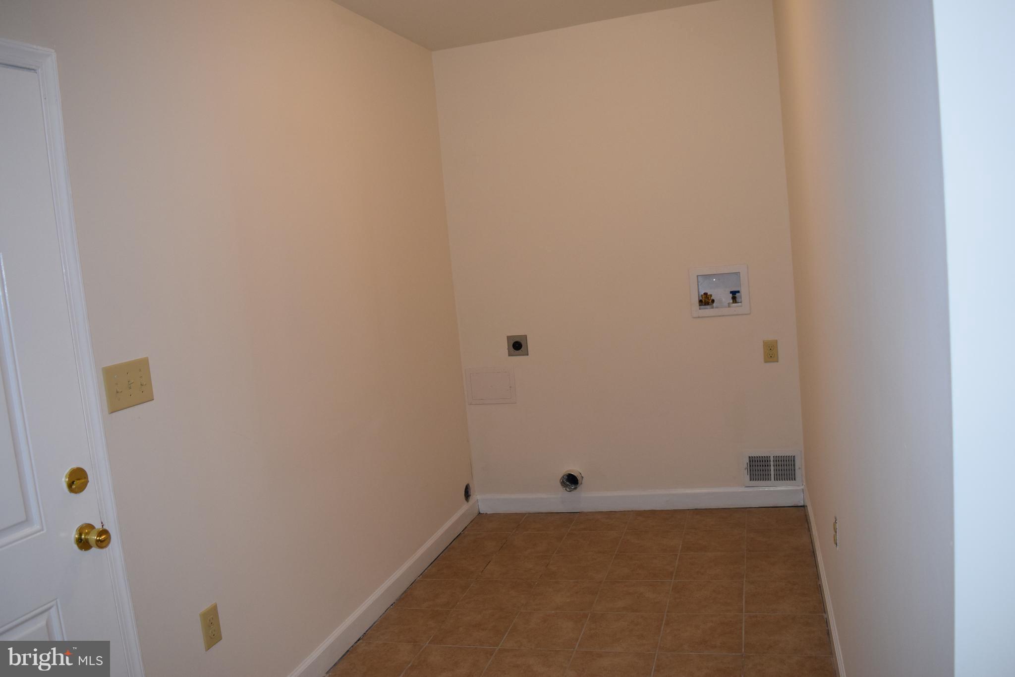 15472 Falling Waters Road Williamsport, MD 21795 - Photo 14 of 17 laundry room