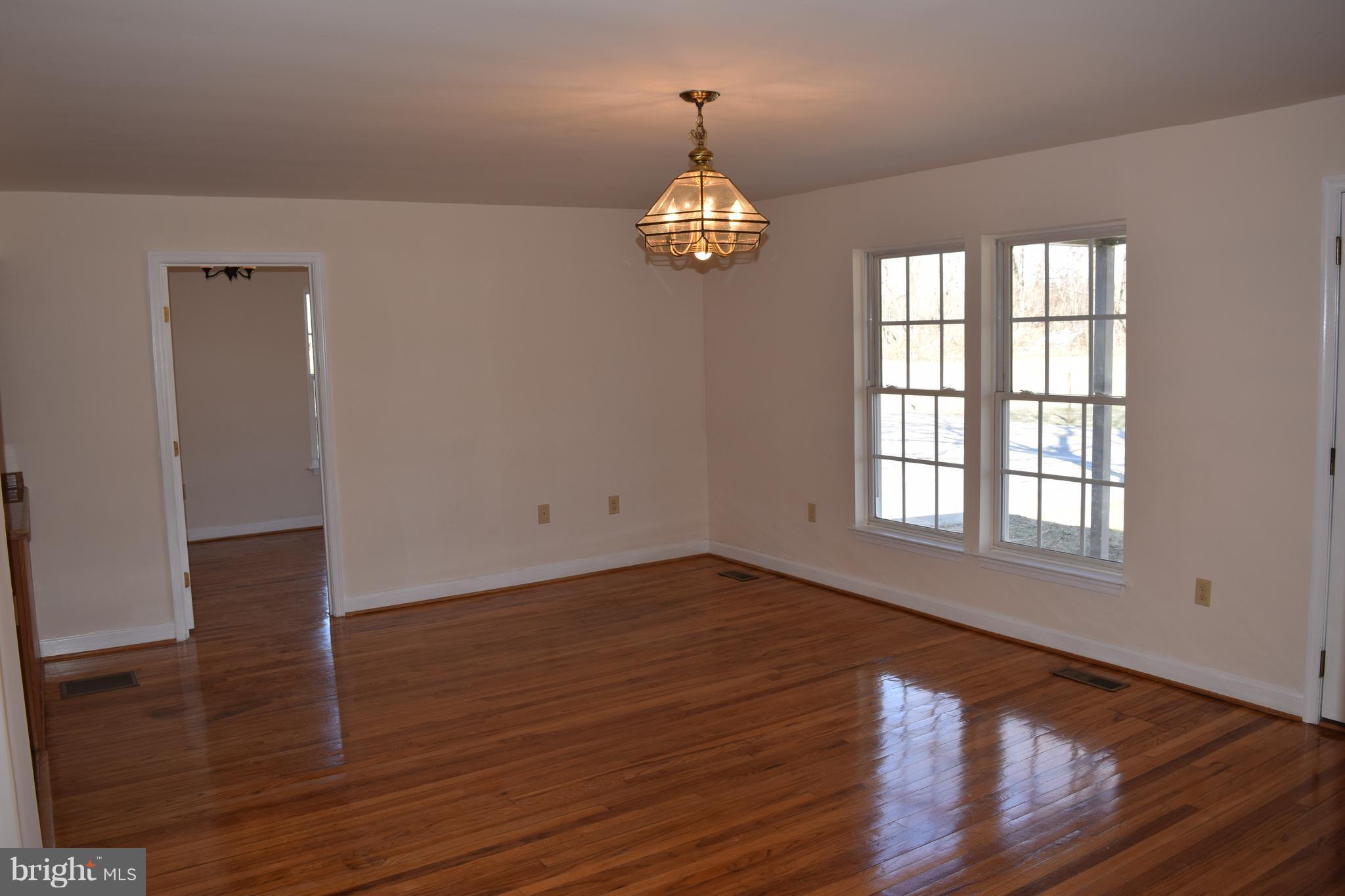 15472 Falling Waters Road Williamsport, MD 21795 - Photo 4 of 17 Living Room