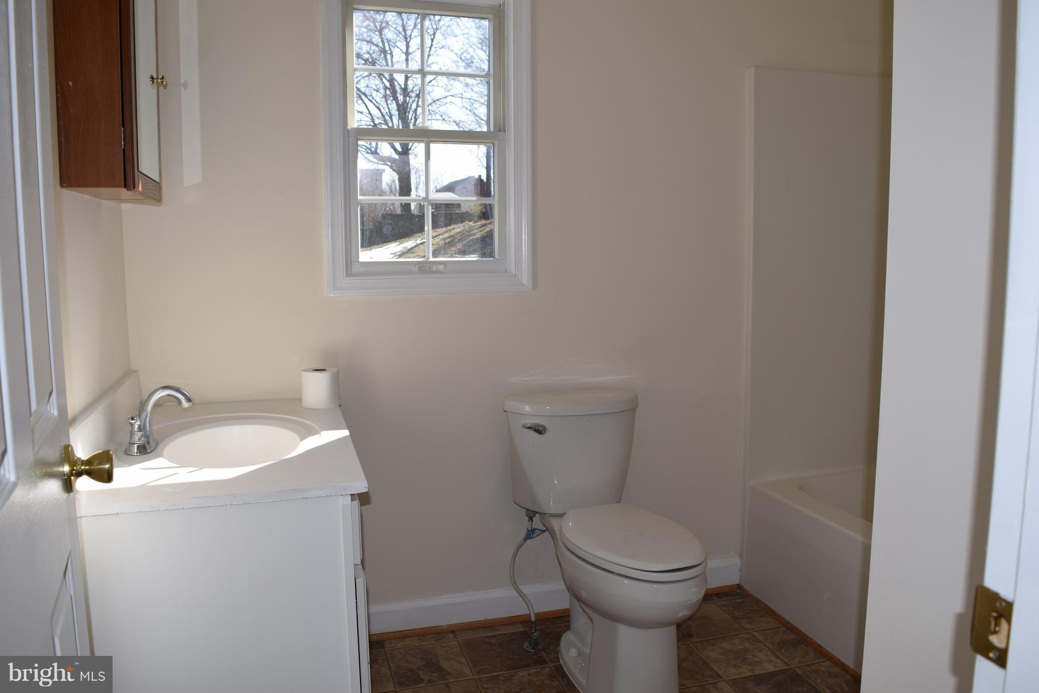 15472 Falling Waters Road Williamsport, MD 21795 - Photo 10 of 17 Bath