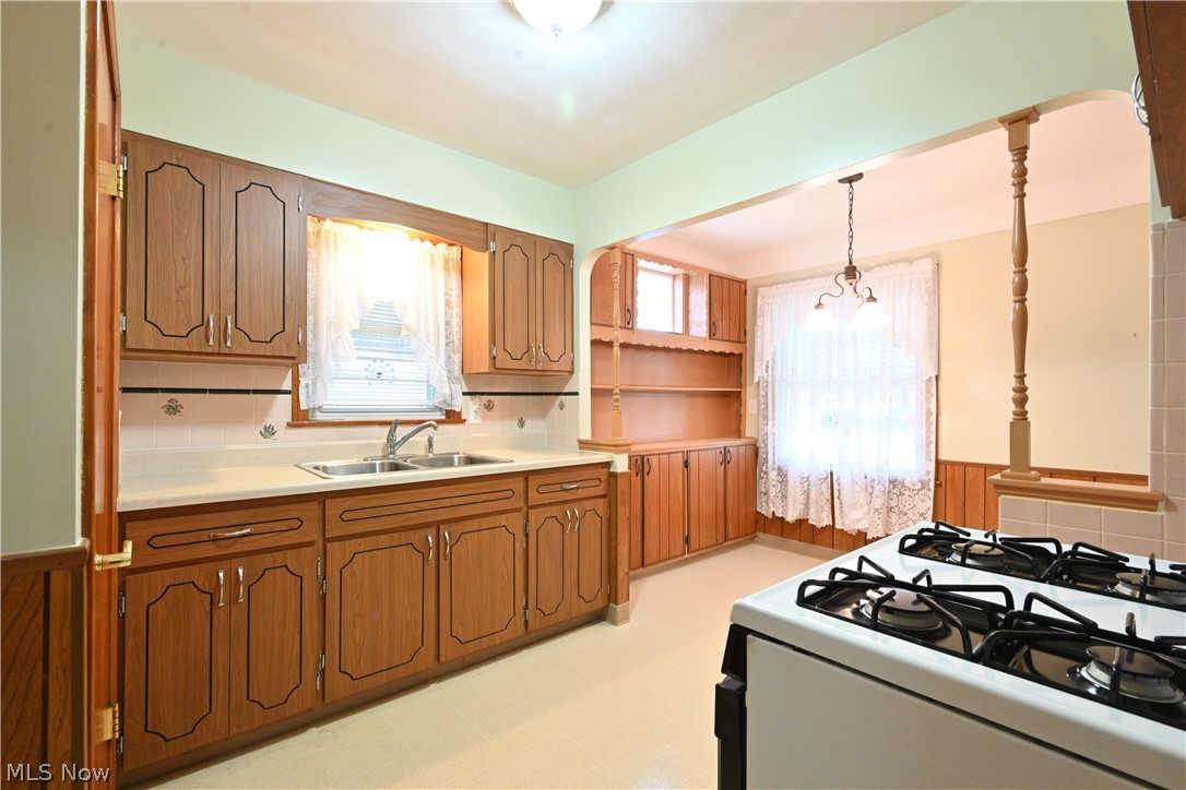 6210 Ridgewood Avenue Cleveland, OH 44129 - Photo 8 of 30