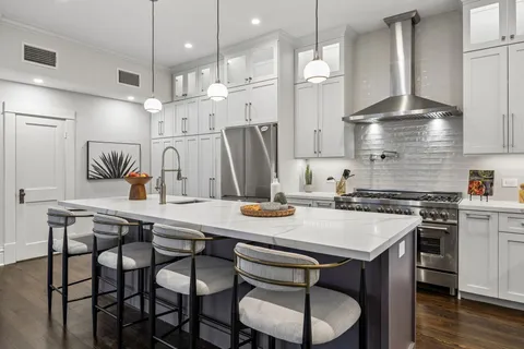 $850,000 | 1108 Hyde Park Boulevard, Houston, TX 77006