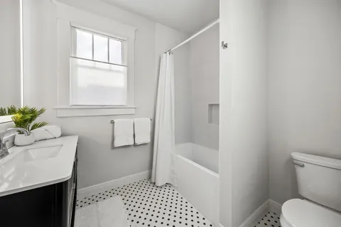 $850,000 | 1108 Hyde Park Boulevard, Houston, TX 77006