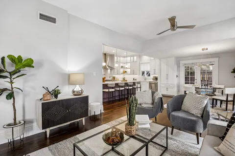 $850,000 | 1108 Hyde Park Boulevard, Houston, TX 77006