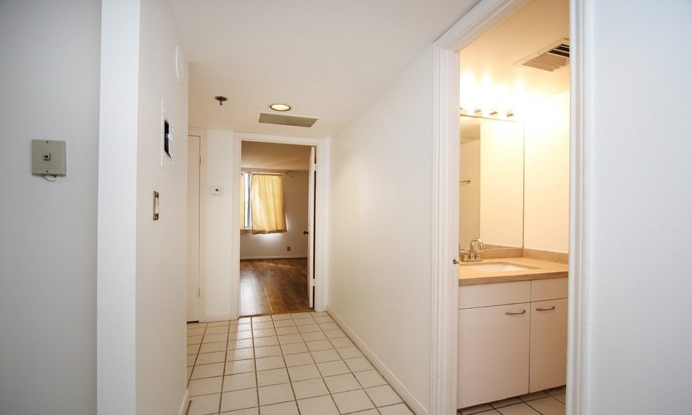 3525 Sage Road, Unit 318 Houston, TX 77056 - Photo 24 of 46 a view of a hallway with wooden floor and a bathroom