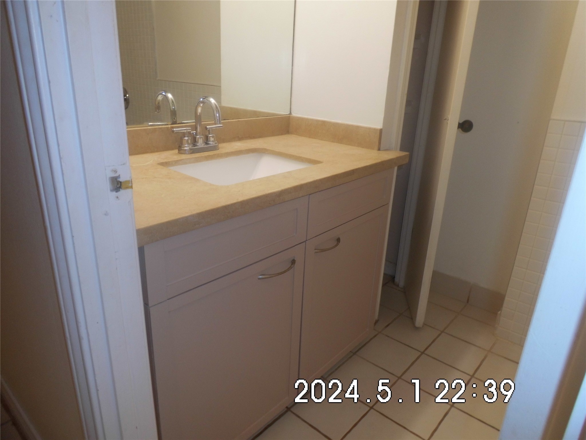 3525 Sage Road, Unit 318 Houston, TX 77056 - Photo 32 of 46 a bathroom with a sink and a mirror