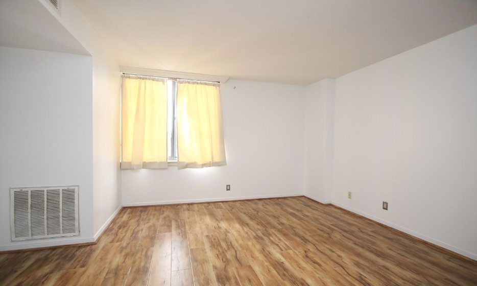 3525 Sage Road, Unit 318 Houston, TX 77056 - Photo 40 of 46 an empty room with wooden floor and windows