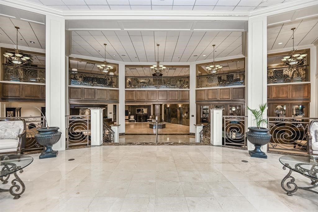 3525 Sage Road, Unit 318 Houston, TX 77056 - Photo 4 of 46 a view of a livingroom with furniture and a fireplace