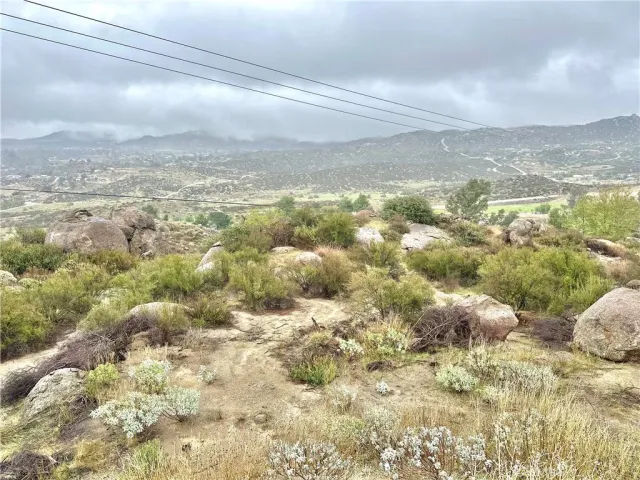 a view of a sky view