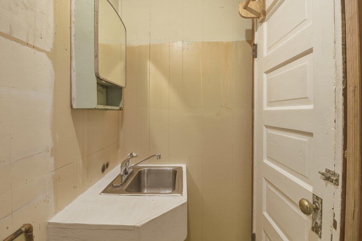 529 Wave Street Monterey, CA 93940 - Photo 9 of 25