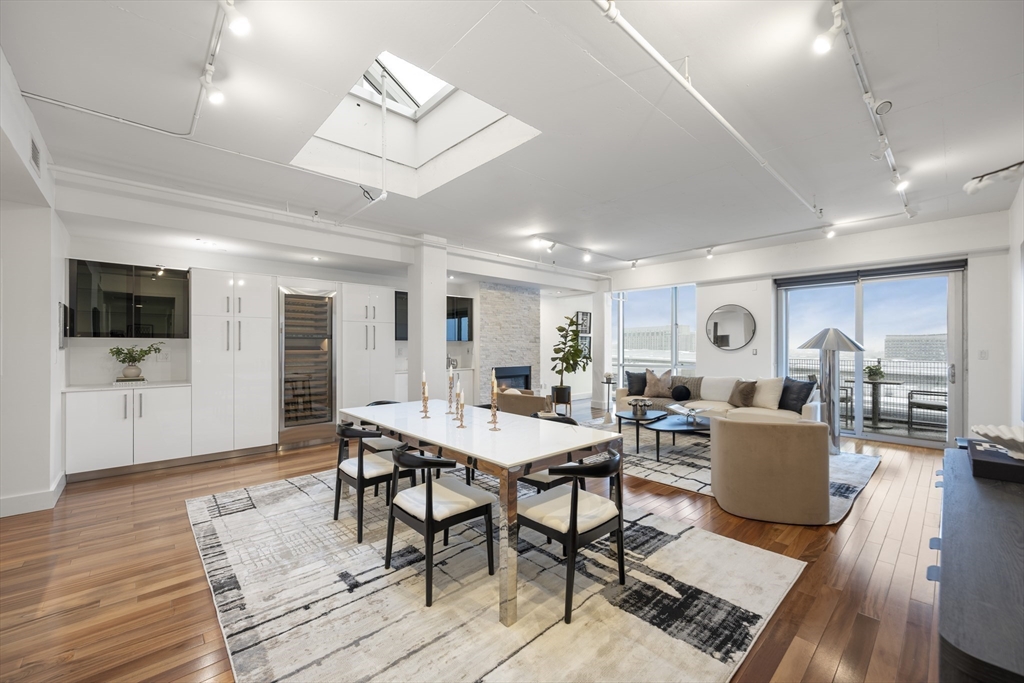 25 Channel Center Street, Unit PH2201 Boston, MA 02210 - Photo 5 of 16 Gallery Image 5