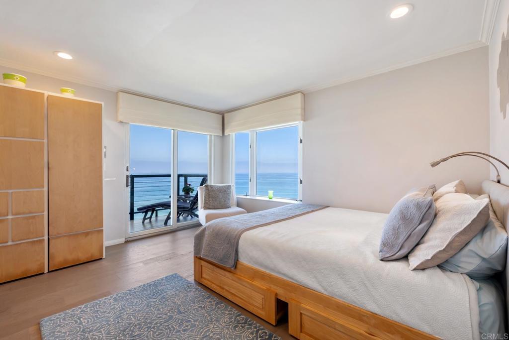 940 Sealane Drive, Unit 14 Encinitas, CA 92024 - Photo 14 of 45 a bedroom with a bed a table and with a chair