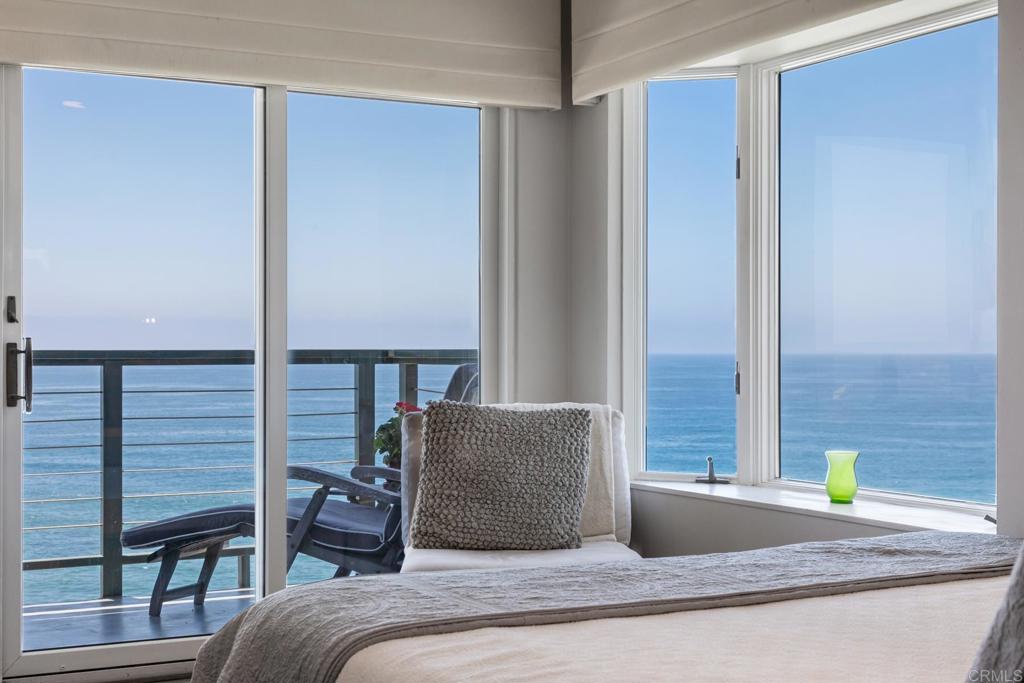 940 Sealane Drive, Unit 14 Encinitas, CA 92024 - Photo 18 of 45 a bedroom with a bed and a window