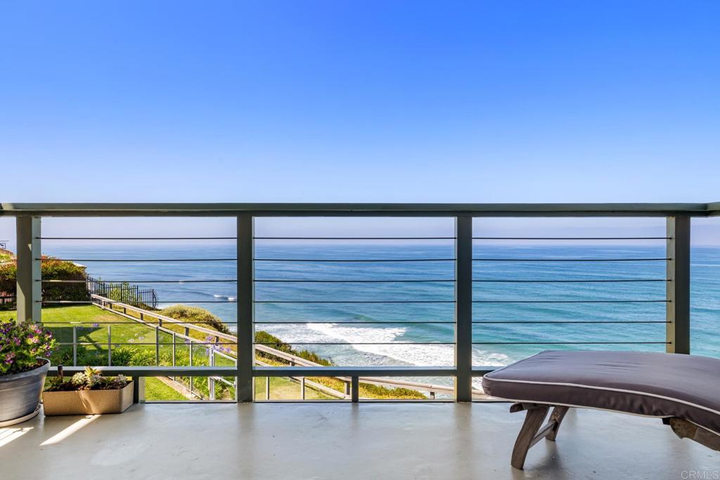 940 Sealane Drive, Unit 14 Encinitas, CA 92024 - Photo 21 of 45 a view of swimming pool