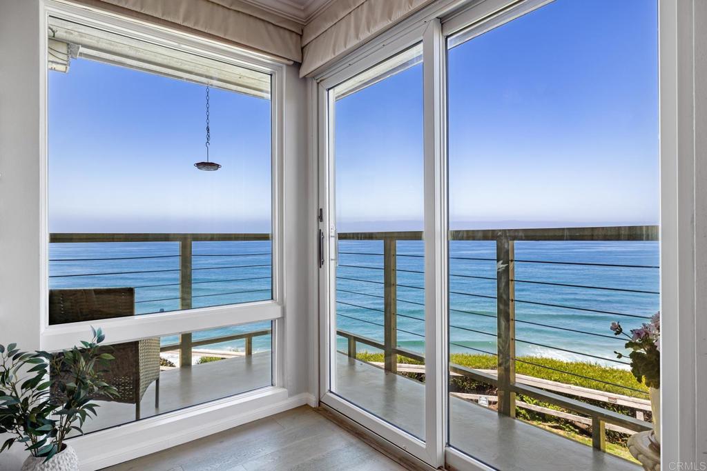 940 Sealane Drive, Unit 14 Encinitas, CA 92024 - Photo 22 of 45 a view of an entryway