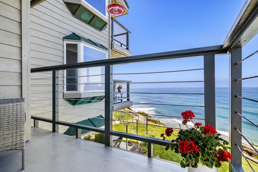 940 Sealane Drive, Unit 14 Encinitas, CA 92024 - Photo 24 of 45 a view of an outdoor space